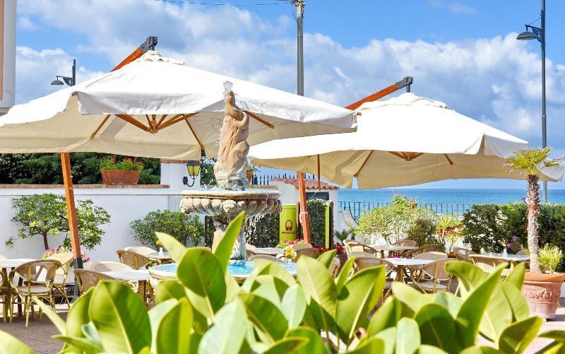 Hotel Costa D'Oro Санта Мария ди Кастелабате Екстериор снимка