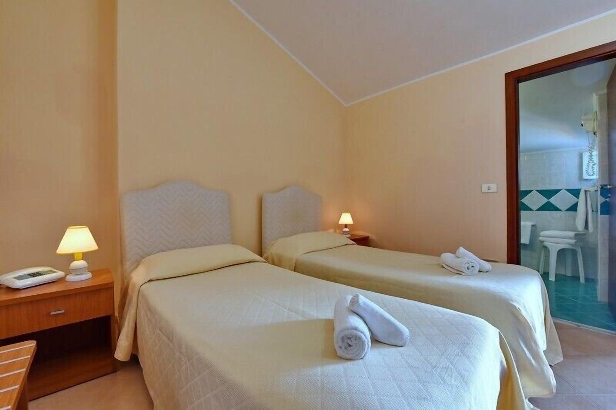 Hotel Costa D'Oro Санта Мария ди Кастелабате Екстериор снимка