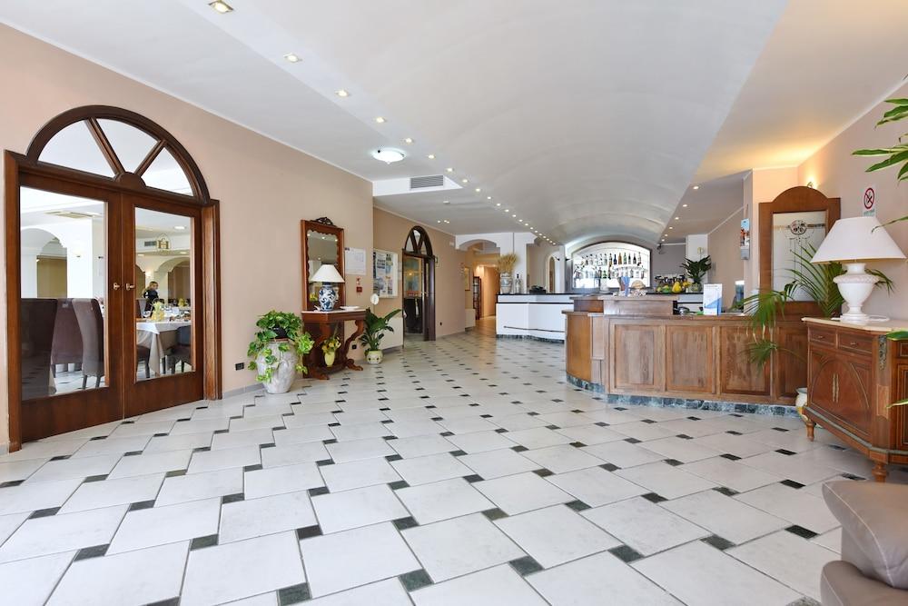 Hotel Costa D'Oro Санта Мария ди Кастелабате Екстериор снимка