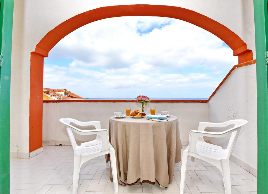 Hotel Costa D'Oro Санта Мария ди Кастелабате Екстериор снимка